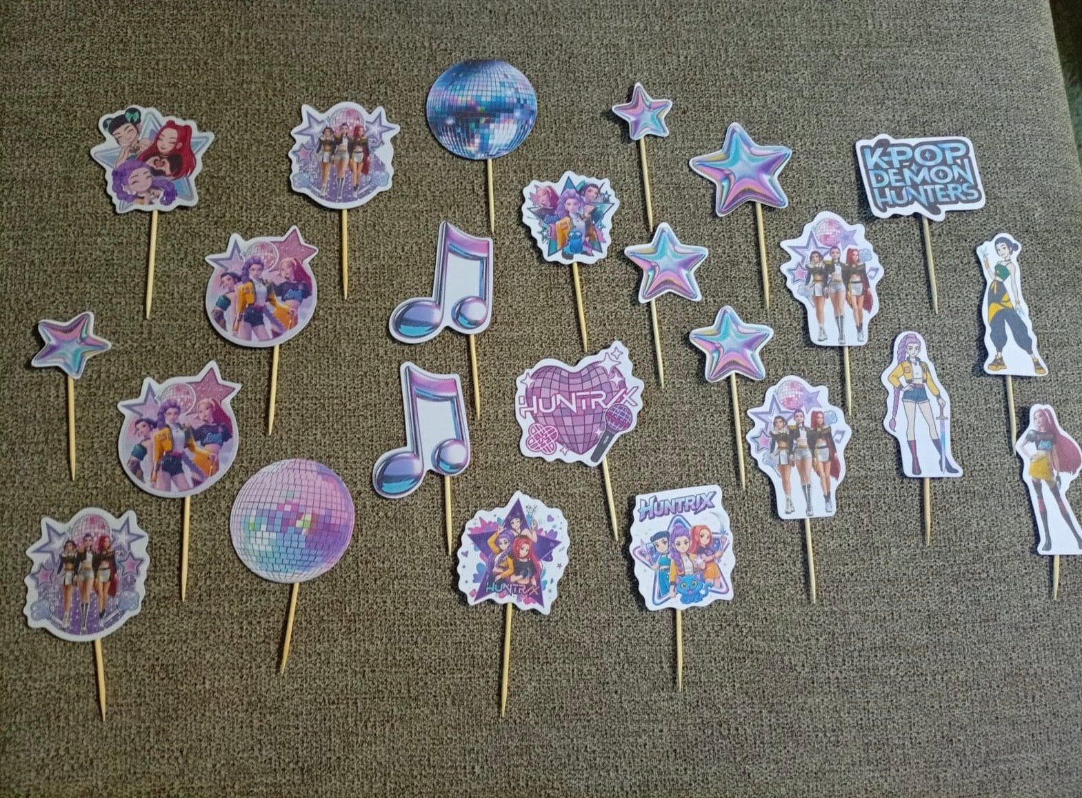Kpop demon hunters party set